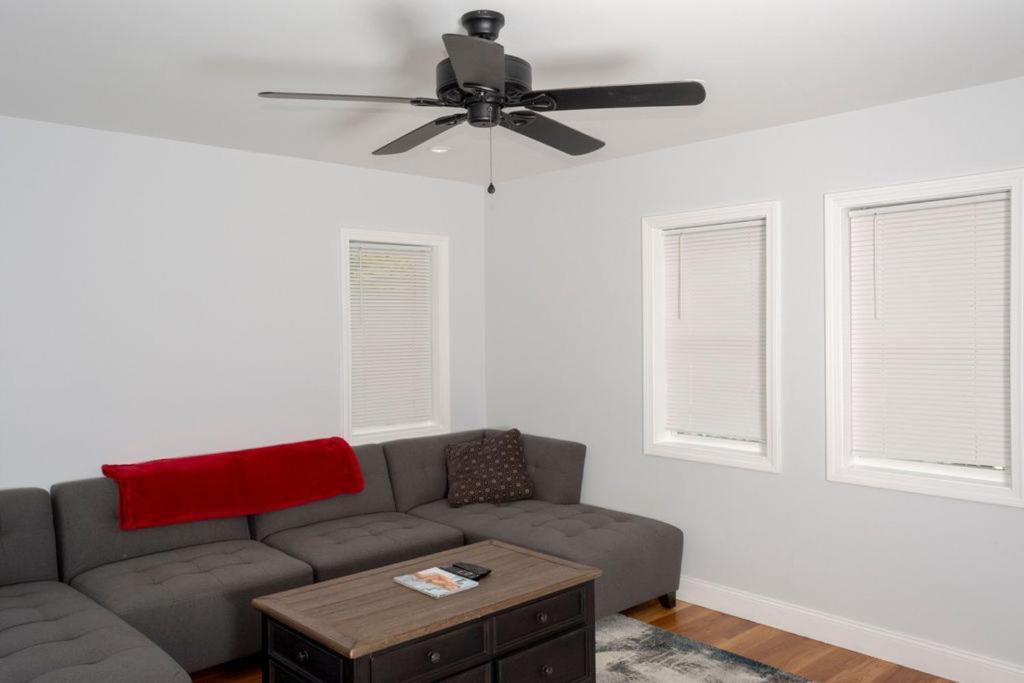 Queen Bed - Boston - Rm 3 Stoneham Exterior foto