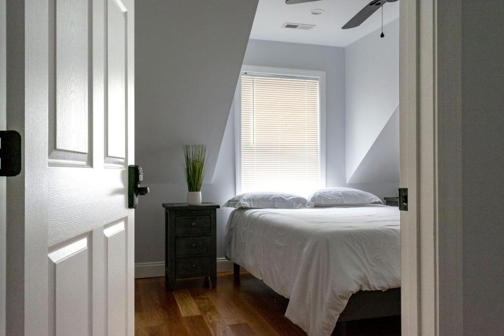 Queen Bed - Boston - Rm 3 Stoneham Exterior foto